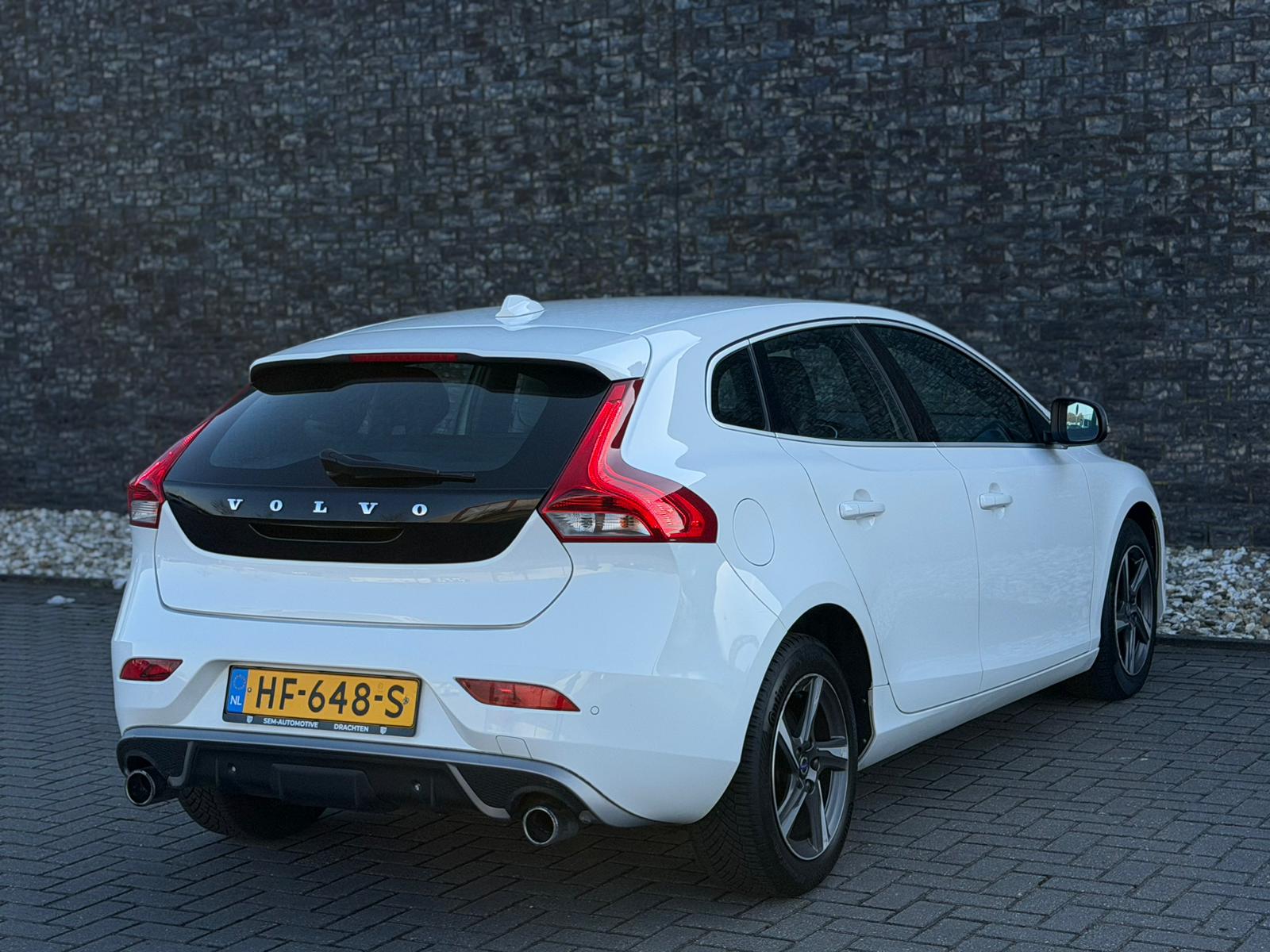 Volvo V40 D2 R-Design thumbnail 8